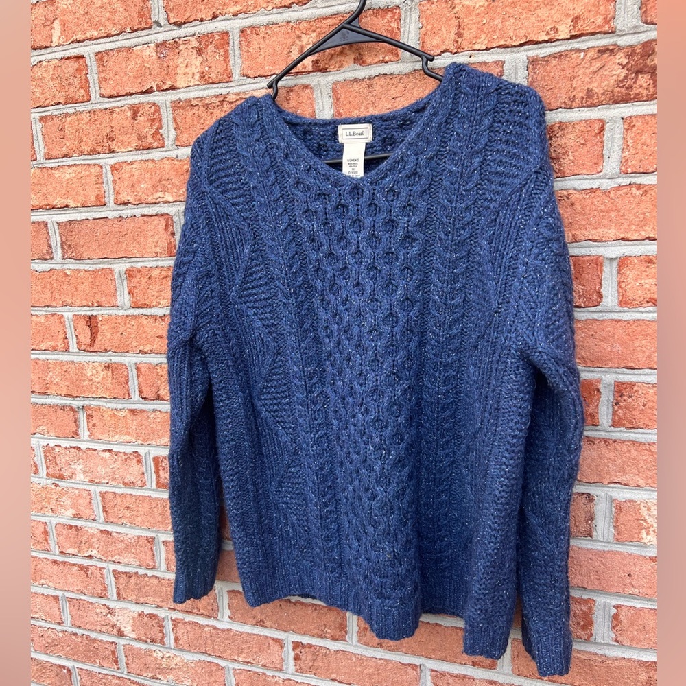 L.L. Bean fisherman Sweater size Medium color Blue